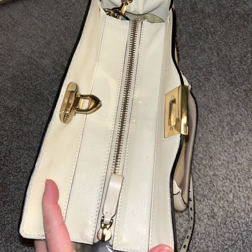 Valentino Garavani Ivory Leather Rockstud Trapeze Tote - Picture 8 of 14